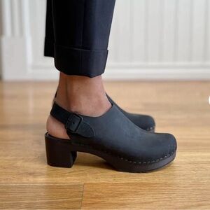 Bryr Daphne block heel clog